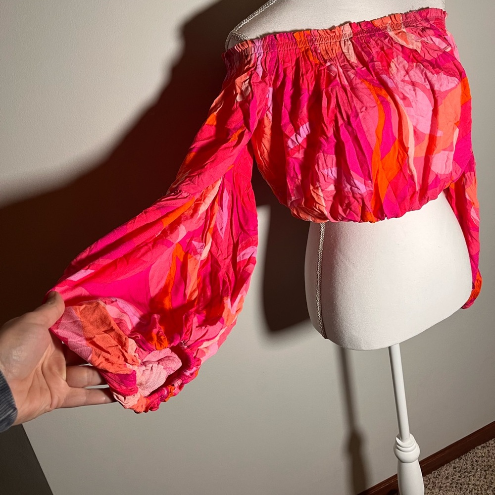 Off-Shoulder Pink & Orange Printed Crop Top - Picture 4 of 7